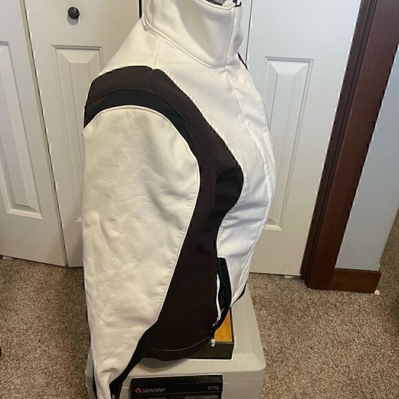 Predator Womens Brown/Ivory Softshell Small Jacket - Picture 5 of 5